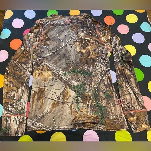 Under Armor Scent Control Heat Gear Shirt, size XL. (S90) - Picture 2 of 4